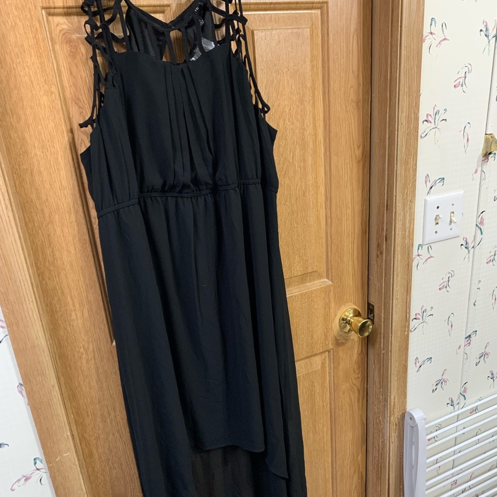 Nice dress never worn. Tags still on it size 4 from torrid